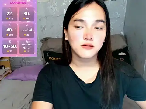 Snapshot of MoaningKylie chatting on 12.18.25 MoaningKylie online show from 12.18.25