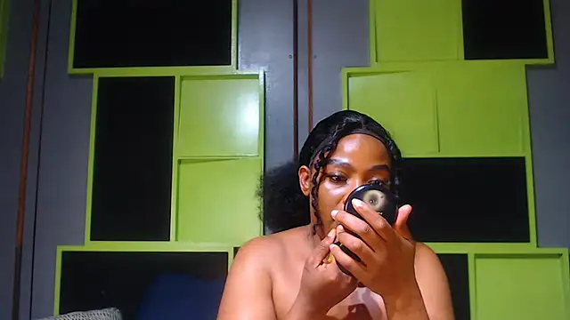 SexyAssDivaxxx online show from 10.13.25