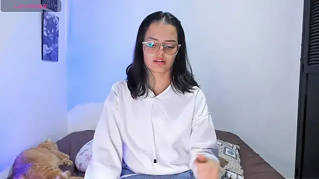 Snapshot of Abby_Saenz01 chatting on 09.30.25 Abby Saenz01 online show from 09.30.25