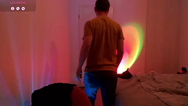 Snapshot of Thomas_Mrd chatting on 10.29.25 Thomas Mrd online show from 10.29.25