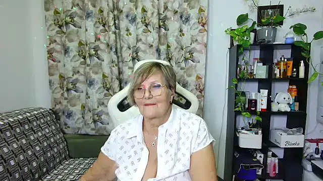 Snapshot of Selenna57 chatting on 12.27.24 Selenna57 online show from 12.27.24