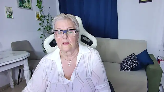Snapshot of Selenna57 chatting on 04.09.26 Selenna57 online show from 04.09.26