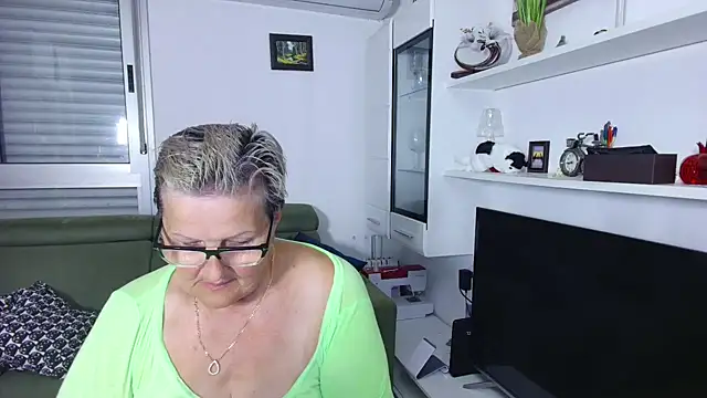 Snapshot of Selenna57 chatting on 06.09.26 Selenna57 online show from 06.09.26