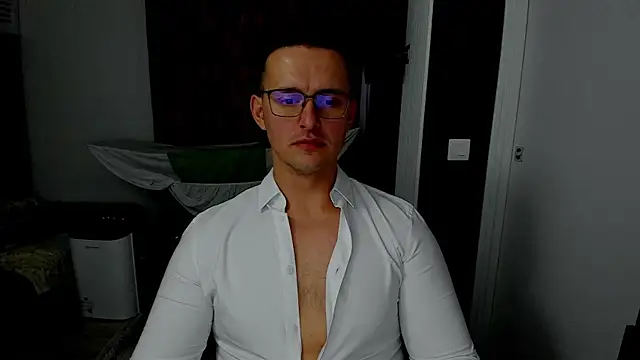 Snapshot of sexxymuscles4u chatting on 11.05.25 sexxymuscles4u online show from 11.05.25