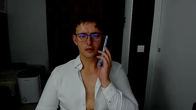 Snapshot of sexxymuscles4u chatting on 11.14.25 sexxymuscles4u online show from 11.14.25