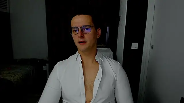 Snapshot of sexxymuscles4u chatting on 11.18.25 sexxymuscles4u online show from 11.18.25