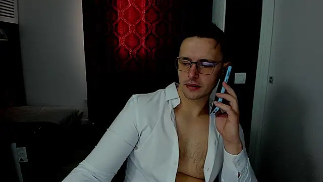 Snapshot of sexxymuscles4u chatting on 12.15.25 sexxymuscles4u online show from 12.15.25