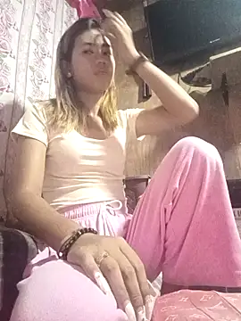 Snapshot of Cutie_body11 chatting on 02.08.25 Cutie body11 online show from 02.08.25