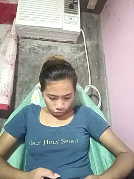 Snapshot of Cutie_body11 chatting on 10.22.25 Cutie body11 online show from 10.22.25