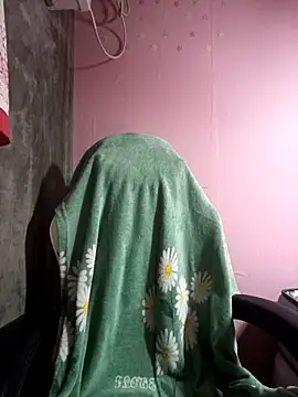 Snapshot of Cutie_body11 chatting on 10.31.25 Cutie body11 online show from 10.31.25