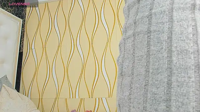 Snapshot of karissia chatting on 02.26.25 karissia online show from 02.26.25