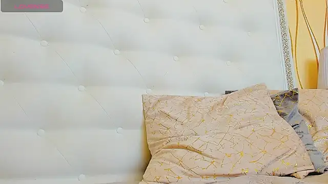 Snapshot of karissia chatting on 03.03.25 karissia online show from 03.03.25