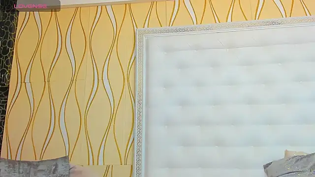 Snapshot of karissia chatting on 03.19.25 karissia online show from 03.19.25