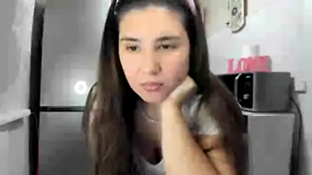 Snapshot of MiaMarrone chatting on 11.29.25 MiaMarrone online show from 11.29.25