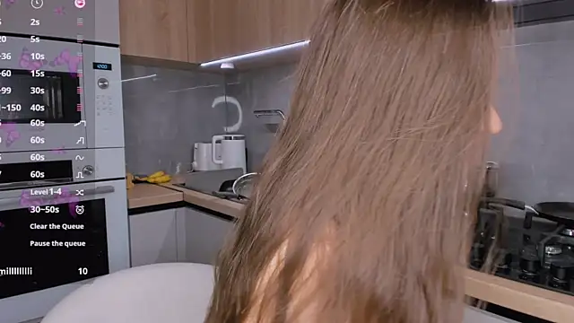 Snapshot of BondGirll chatting on 12.03.24 BondGirll online show from 12.03.24