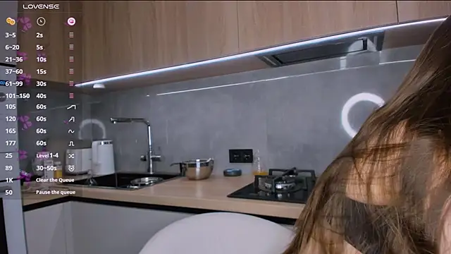 Snapshot of BondGirll chatting on 12.08.24 BondGirll online show from 12.08.24