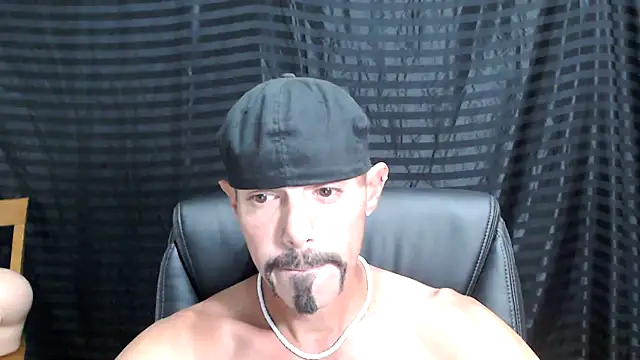 Snapshot of ThickD2C chatting on 02.26.25 ThickD2C online show from 02.26.25