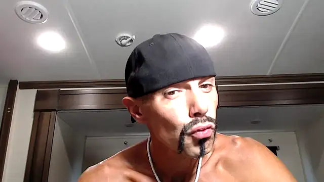 Snapshot of ThickD2C chatting on 10.24.25 ThickD2C online show from 10.24.25