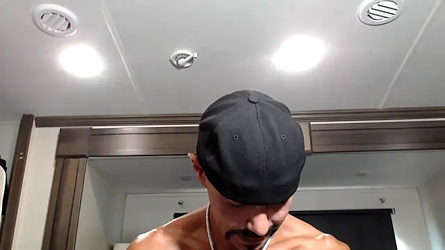 Snapshot of ThickD2C chatting on 11.07.25 ThickD2C online show from 11.07.25