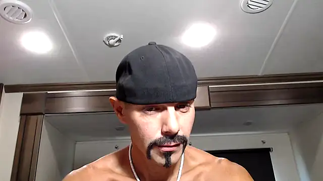 Snapshot of ThickD2C chatting on 11.11.25 ThickD2C online show from 11.11.25