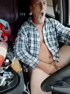 Snapshot of Yankeedave420 chatting on 10.29.25 Yankeedave420 online show from 10.29.25