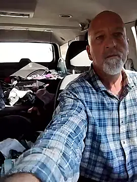 Snapshot of Yankeedave420 chatting on 10.30.25 Yankeedave420 online show from 10.30.25