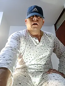 chicoguapo8 online show from 09.20.25