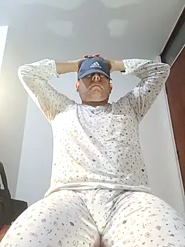 chicoguapo8 online show from 09.22.25