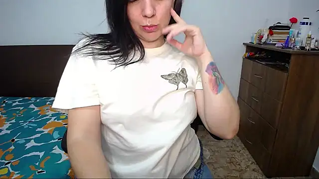 Snapshot of alexa_milsf chatting on 10.16.25 alexa milsf online show from 10.16.25