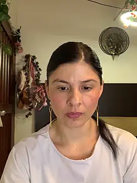 Estefani 32 online show from 02.14.26