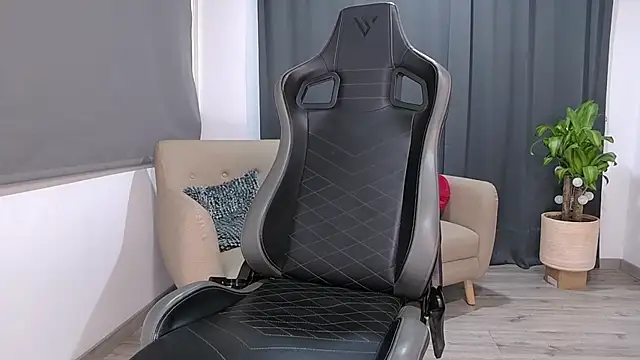 Snapshot of Liam_V chatting on 02.11.26 Liam V online show from 02.11.26