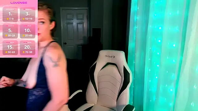 Snapshot of britteebee chatting on 10.30.25 britteebee online show from 10.30.25