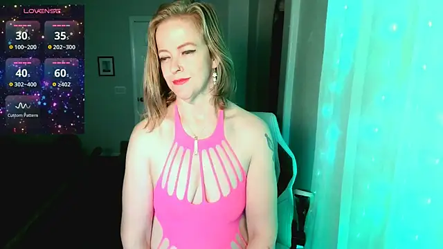 Snapshot of britteebee chatting on 11.08.25 britteebee online show from 11.08.25