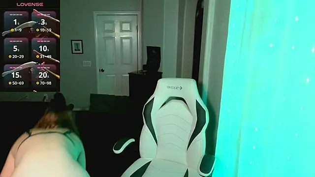 Snapshot of britteebee chatting on 11.16.25 britteebee online show from 11.16.25