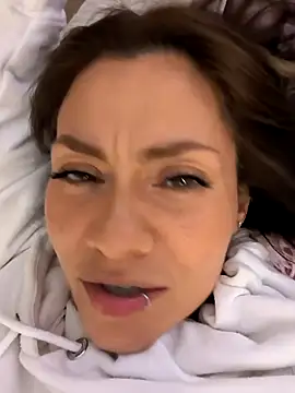 Snapshot of SamyJones9 chatting on 09.22.25 SamyJones9 online show from 09.22.25