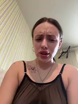 Lisaaan online show from 02.28.25