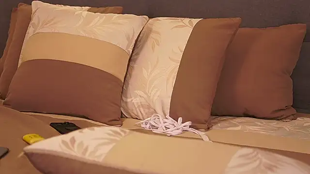 DulceLenns online show from 02.18.25