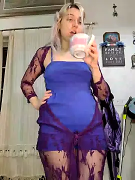 Snapshot of ScarletCallings420 chatting on 01.01.25 ScarletCallings420 online show from 01.01.25