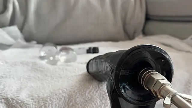 Snapshot of MisoMuncher chatting on 11.05.25 MisoMuncher online show from 11.05.25