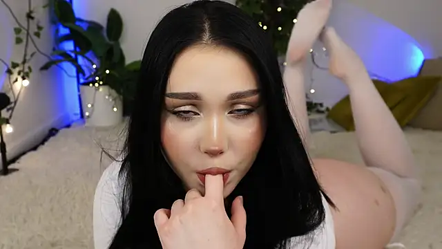 Snapshot of ScarletBlaze chatting on 02.05.25 ScarletBlaze online show from 02.05.25