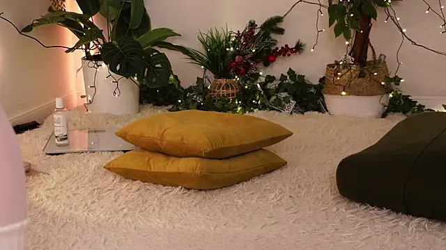 Snapshot of ScarletBlaze chatting on 03.10.25 ScarletBlaze online show from 03.10.25