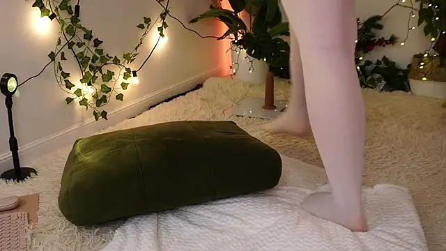 Snapshot of ScarletBlaze chatting on 03.14.25 ScarletBlaze online show from 03.14.25