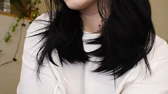 Snapshot of ScarletBlaze chatting on 03.19.25 ScarletBlaze online show from 03.19.25