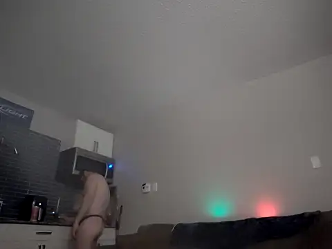 Snapshot of EZYves chatting on 12.06.24 EZYves online show from 12.06.24