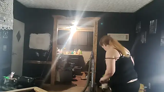 Snapshot of BossChick1625 chatting on 11.28.25 BossChick1625 online show from 11.28.25