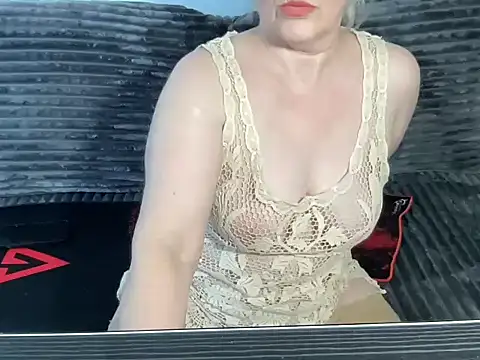 Snapshot of milaja chatting on 10.26.25 milaja online show from 10.26.25