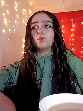 Snapshot of IvonneT chatting on 01.10.25 IvonneT online show from 01.10.25