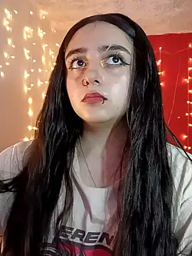 Snapshot of IvonneT chatting on 01.11.25 IvonneT online show from 01.11.25