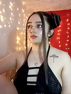 Snapshot of IvonneT chatting on 02.02.25 IvonneT online show from 02.02.25