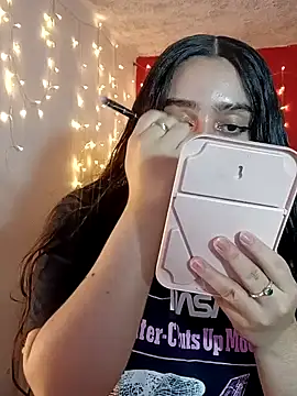 Snapshot of IvonneT chatting on 02.07.25 IvonneT online show from 02.07.25